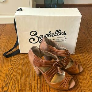 🌿Seychelles women’s whiskey leather sandals with heel 3 3/4”, size 7🌿